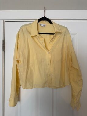 Old Navy Light Yellow Cropped Button-Up Shirt- L